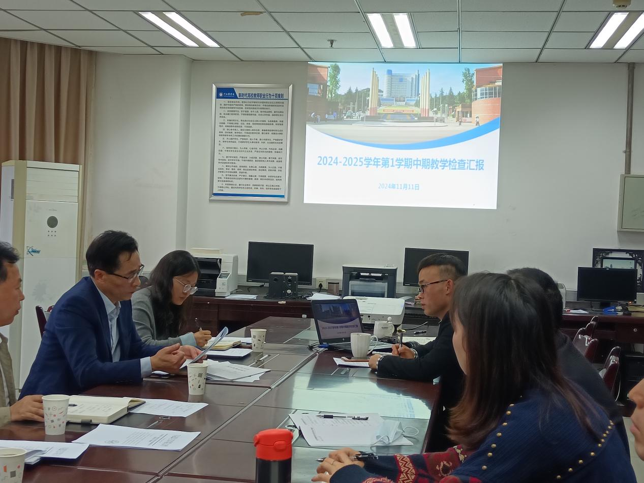 校督导组专家刘剑平带队到我院进行教学中期检查