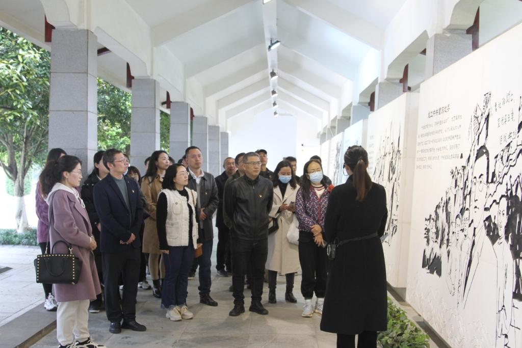 基础医学与法医学院党委赴杨闇公烈士陵园开展主题教育活动