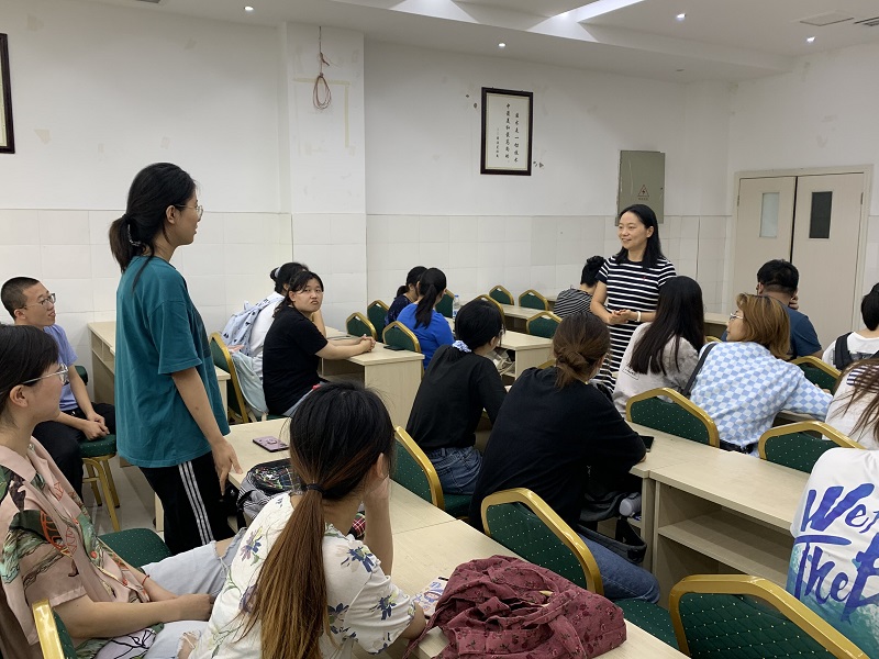 口腔医学系党总支开展学业警示教育座谈会