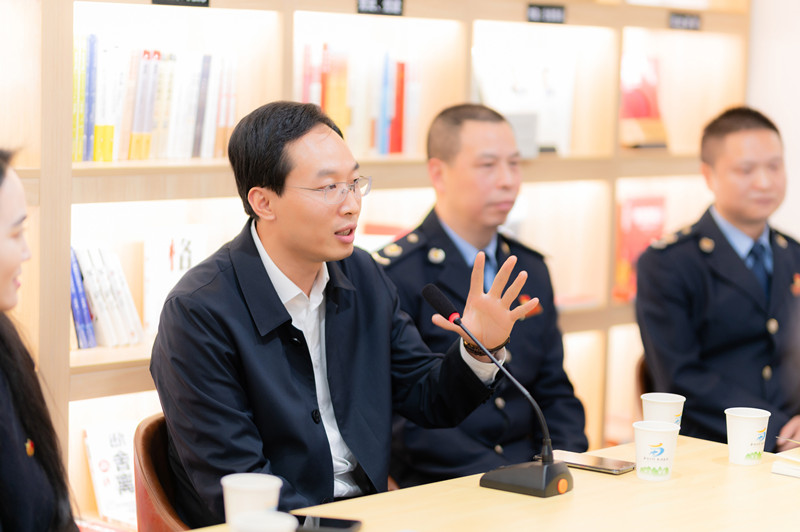 校团委赴南部县开展“书香致远，阅读青春”青悦读书会