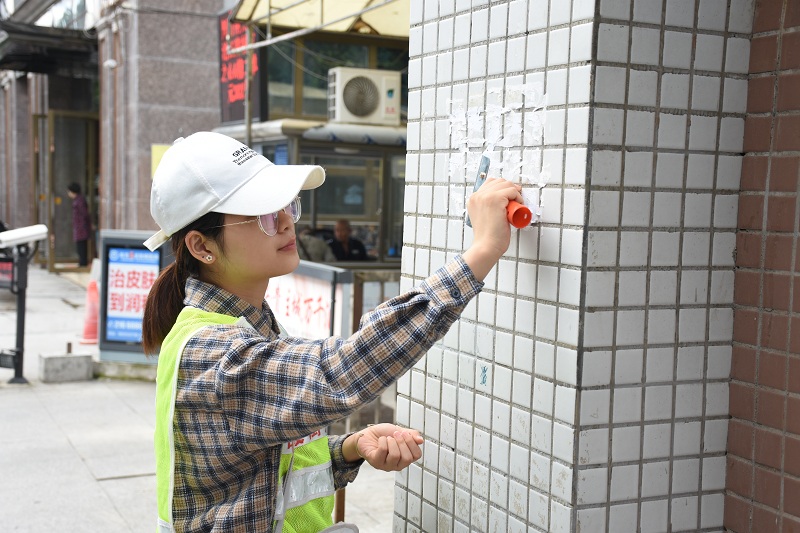 临床医学系举办青春志愿•爱在社区–干干净净迎国庆社区志愿服务活动