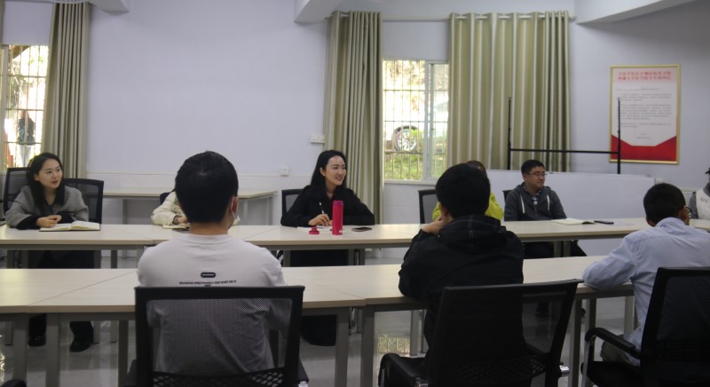 学生工作部召开静雅苑“一站式”学生社区学生座谈会