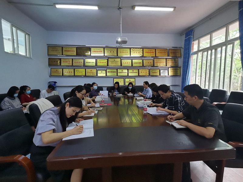 护理学院党委召开理论学习中心组(扩大)会议