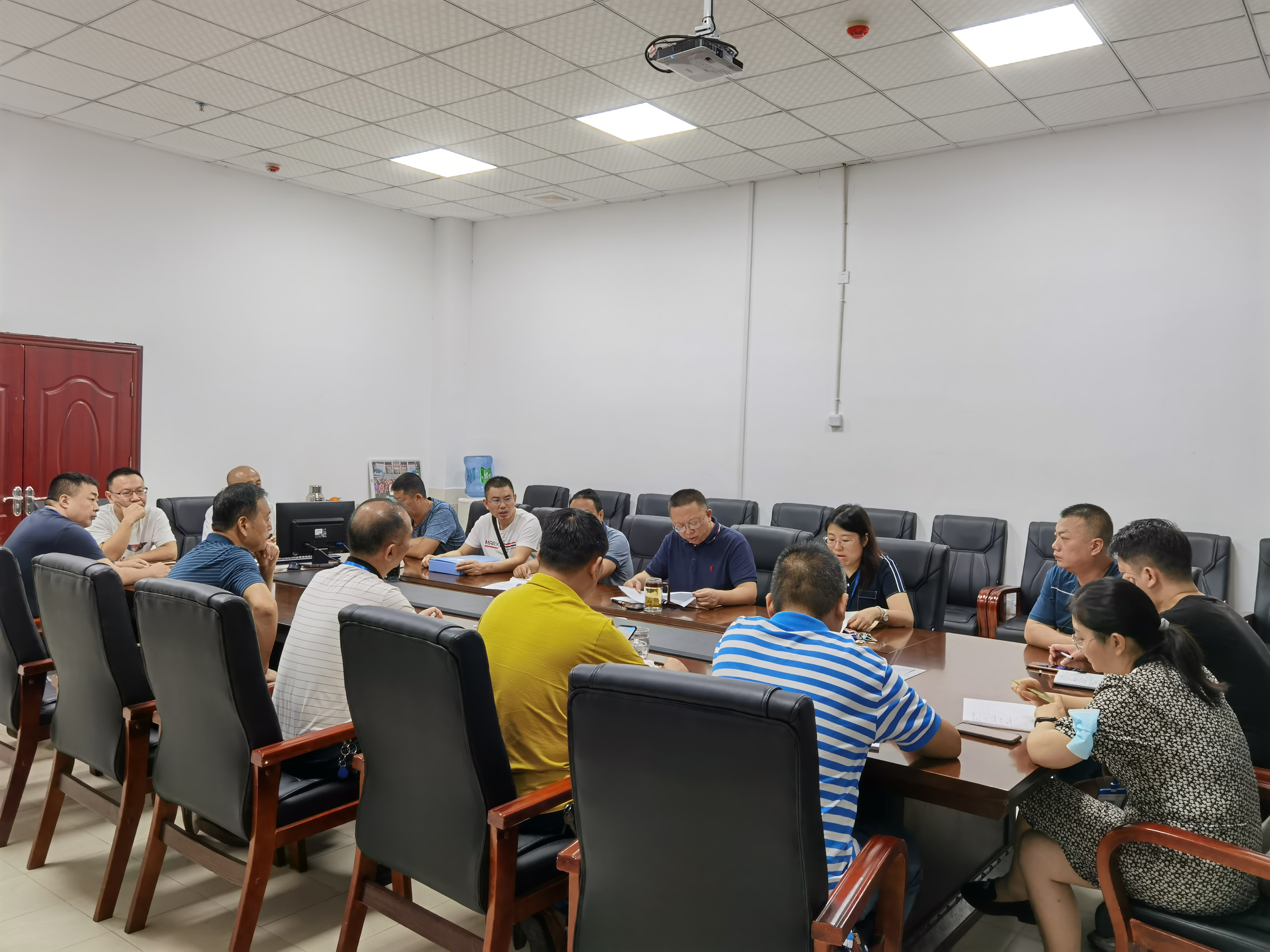 后勤管理处召开学习贯彻《四川省高等学校学生食堂管理办法》专题会