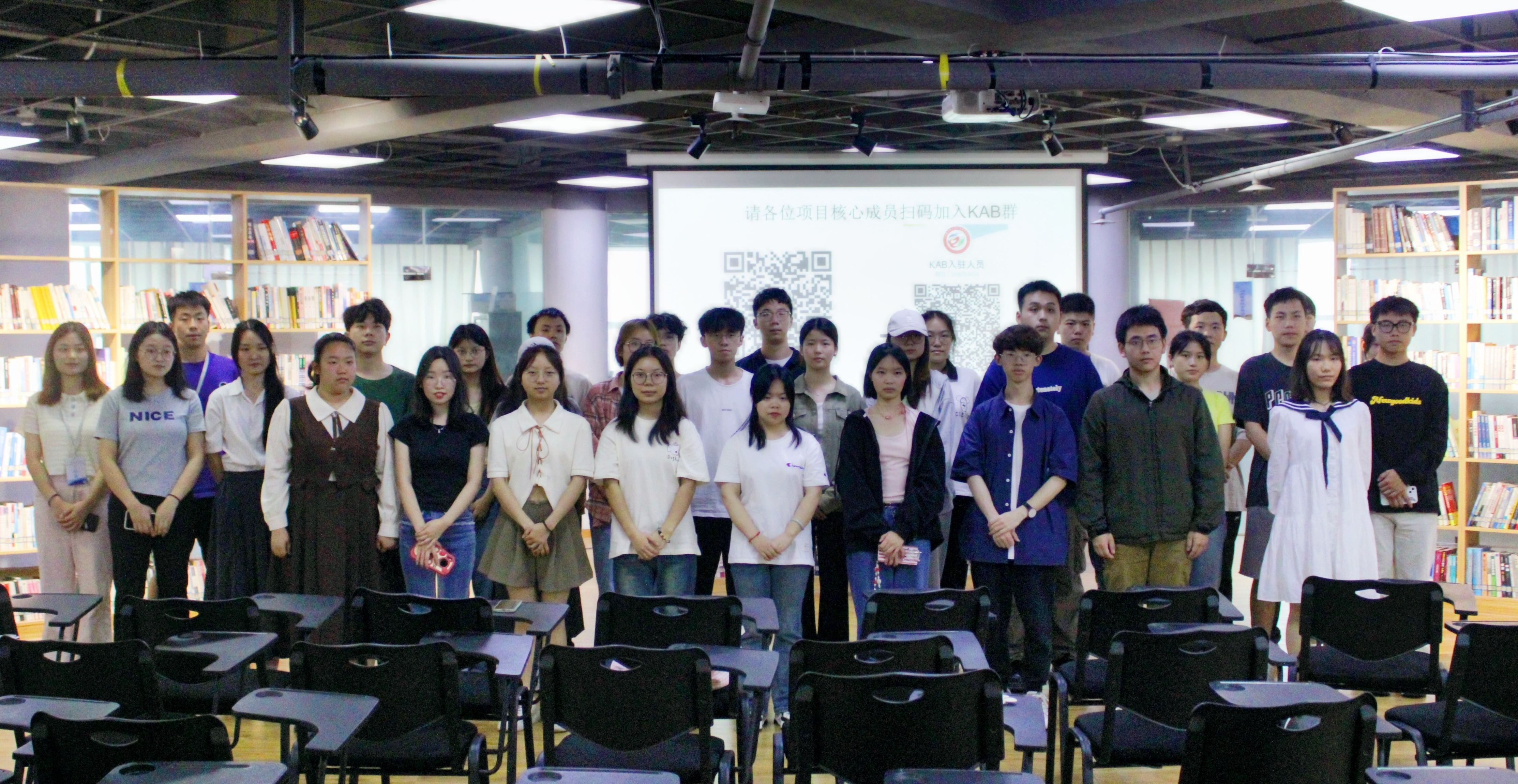 学校成功举行2024年入驻大学生创新创业俱乐部项目签约仪式