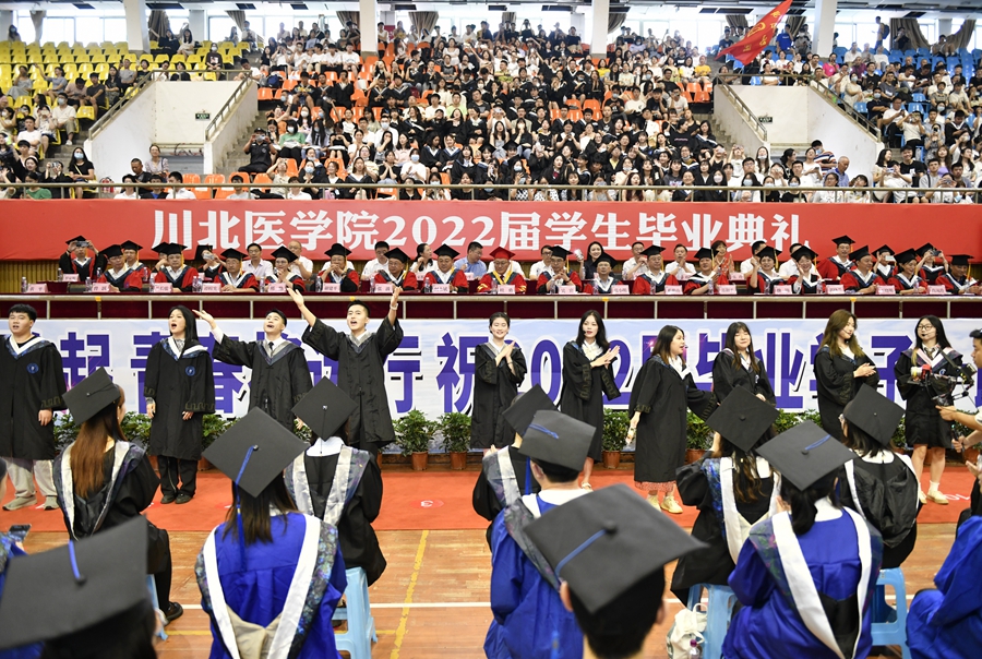 莘莘学子结硕果 殷殷嘱托寄未来:我校举行2022届学生毕业典礼