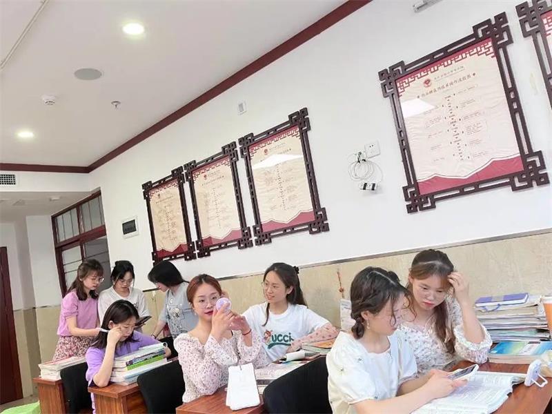 毕业季故事①｜“学霸实习寝室”：奋斗为底友情增彩