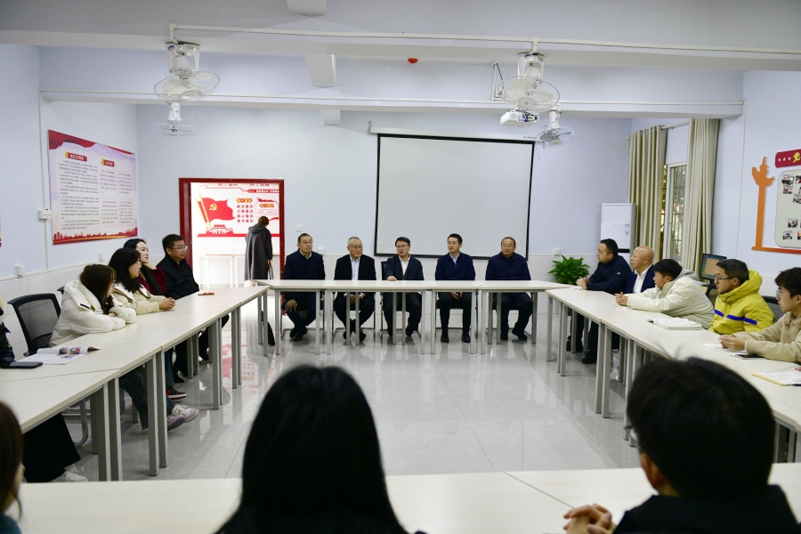省卫生健康委副主任张峰率队到校调研