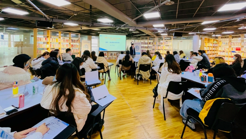 学校举办“宏志助航”全国高校毕业生就业能力培训班