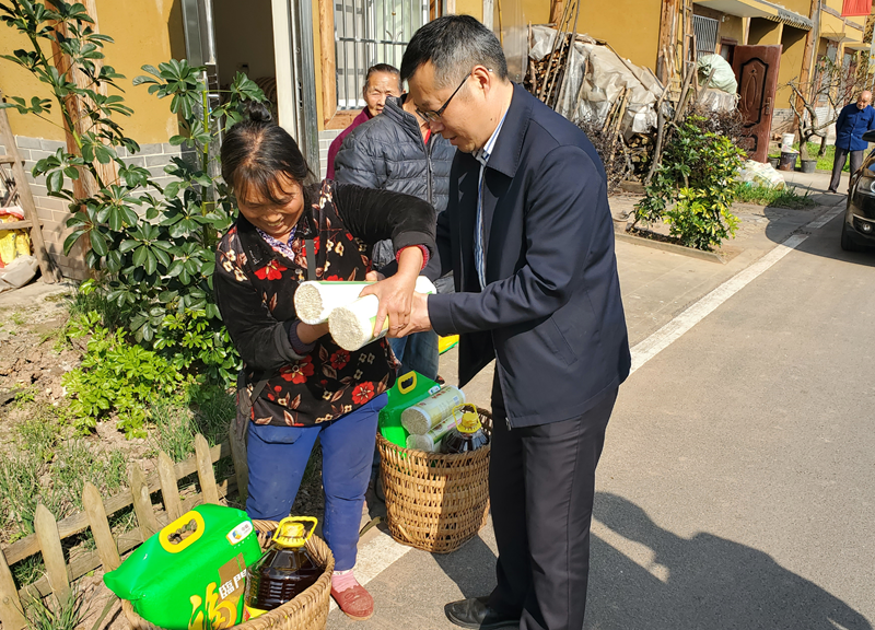 学校领导赴营山县千坵村开展脱贫攻坚工作