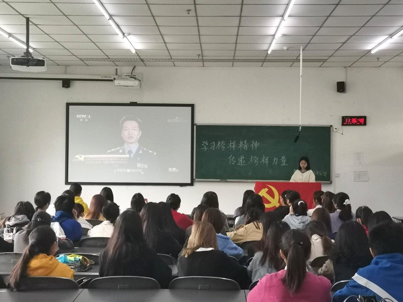护理学院党总支组织收看《榜样5》专题节目 ——学习榜样精神，传递榜样力量