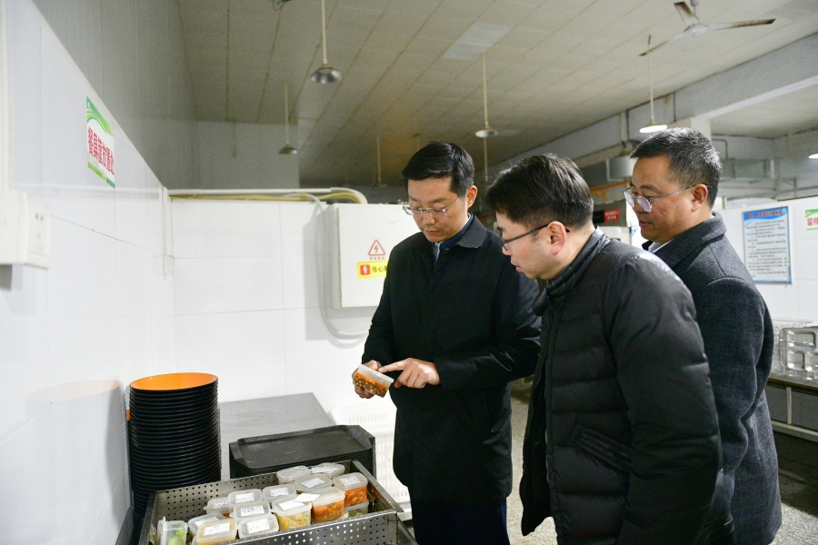 古熙“四不两直”督导检查校园安全工作