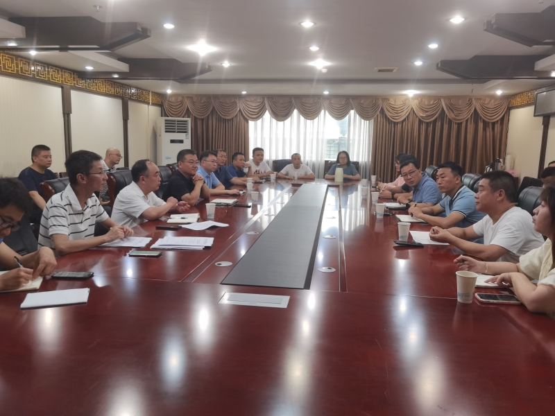 校领导组织召开加快推进学校老旧小区改造项目现场办公会