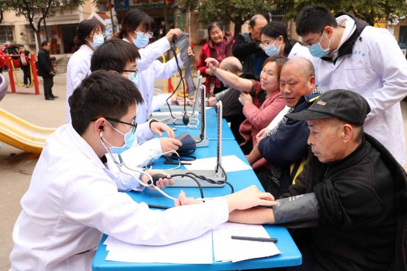 医学影像学院党员志愿服务队开展 “医者心,志愿情”志愿活动