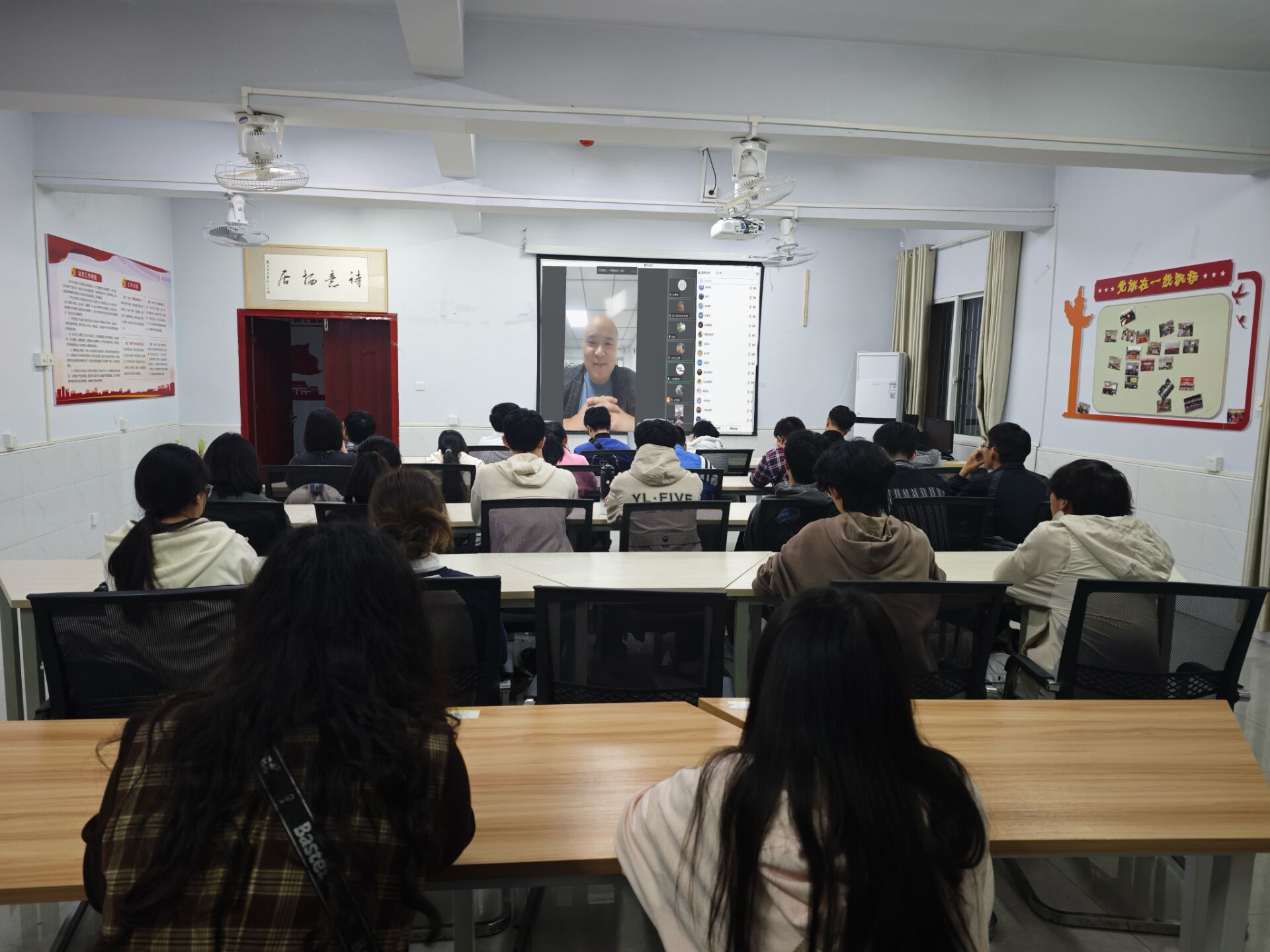 口腔医学院开展第五期校友讲坛：畅谈口腔医学生创业那些事儿