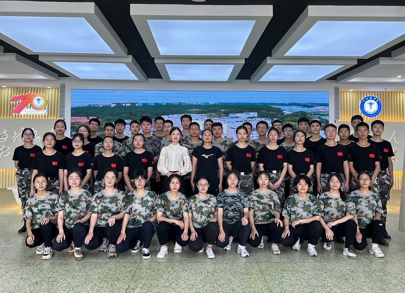 校团委组织国旗仪仗队赴校史馆参观学习