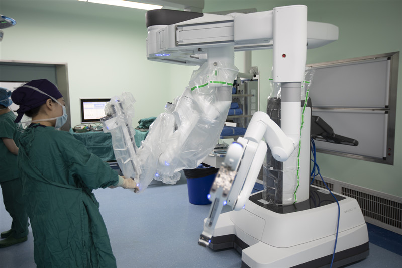“医生+机器人”成功“首秀”!川东川北首台第四代达芬奇手术机器人正式上岗