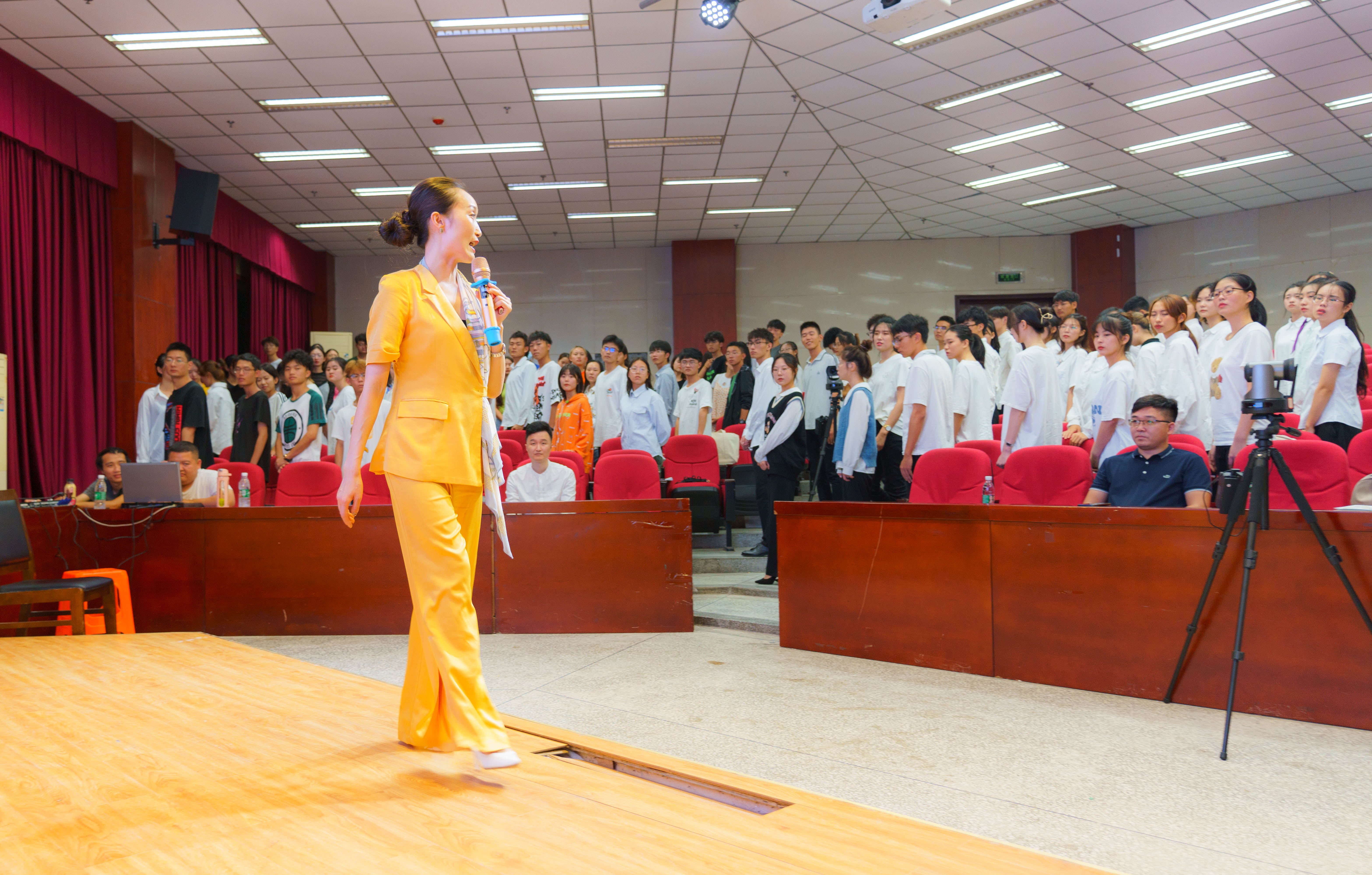 校团委组织建校70周年志愿服务专题培训