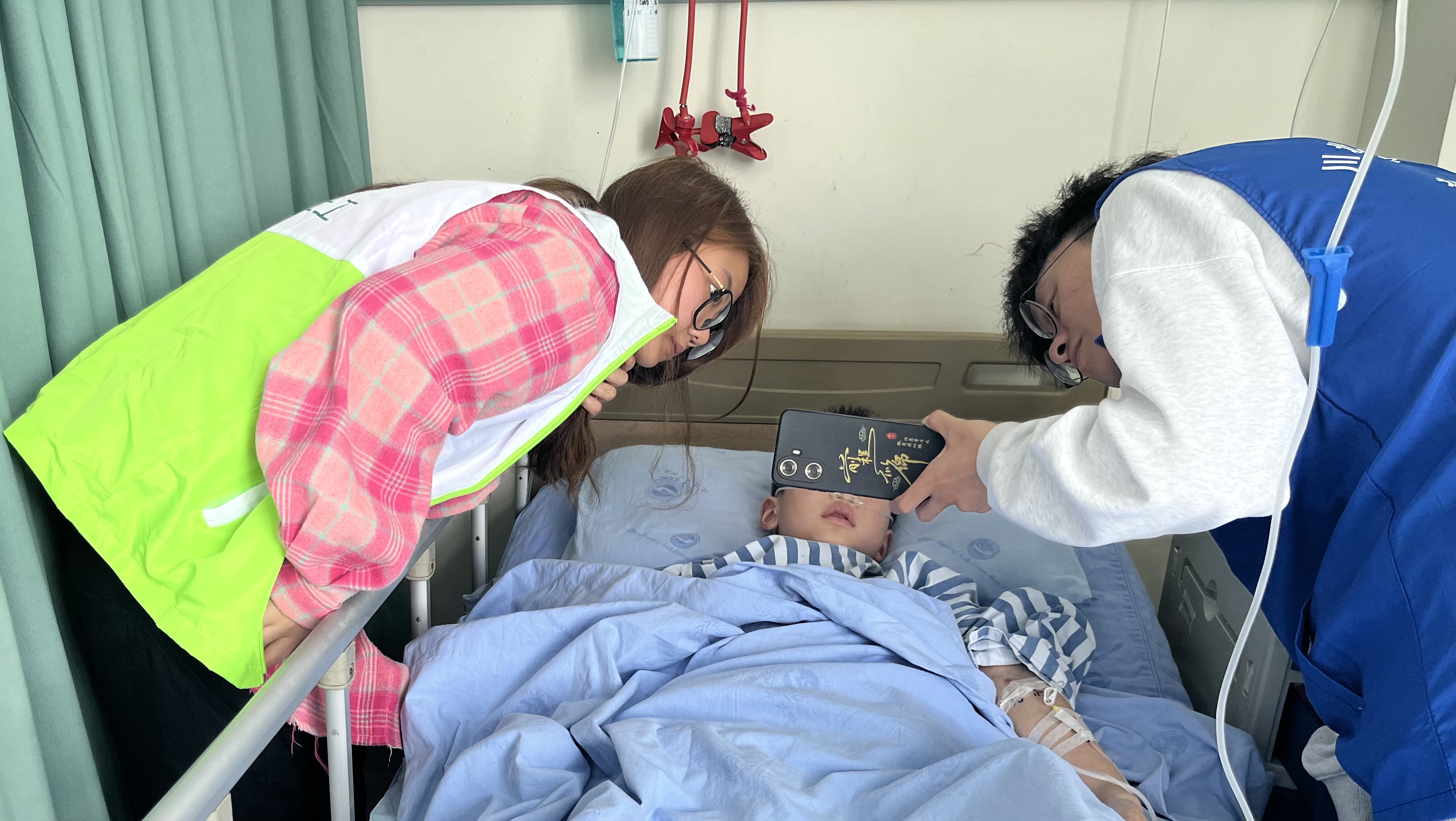 学院社会工作专业师生赴附属医院开展意外受伤困境儿童公益援助