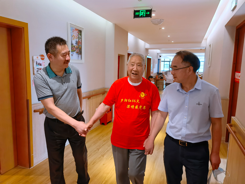 喜庆建党一百年,关爱劳模送慰问