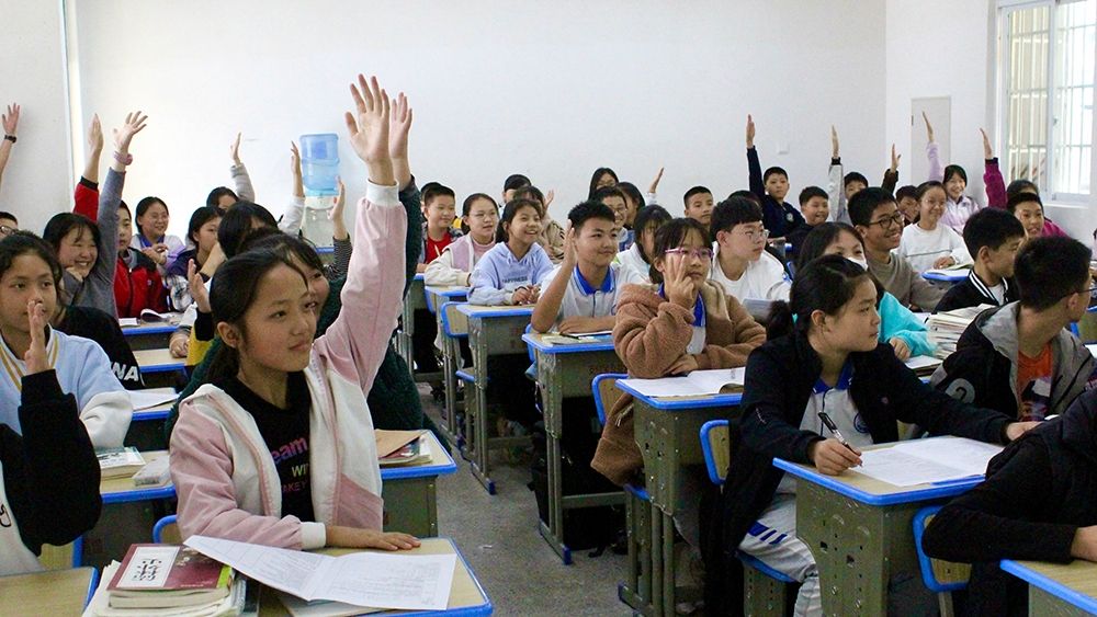心理健康教育进校园—精神卫生学院直属支部赴南部建兴中学开展活动