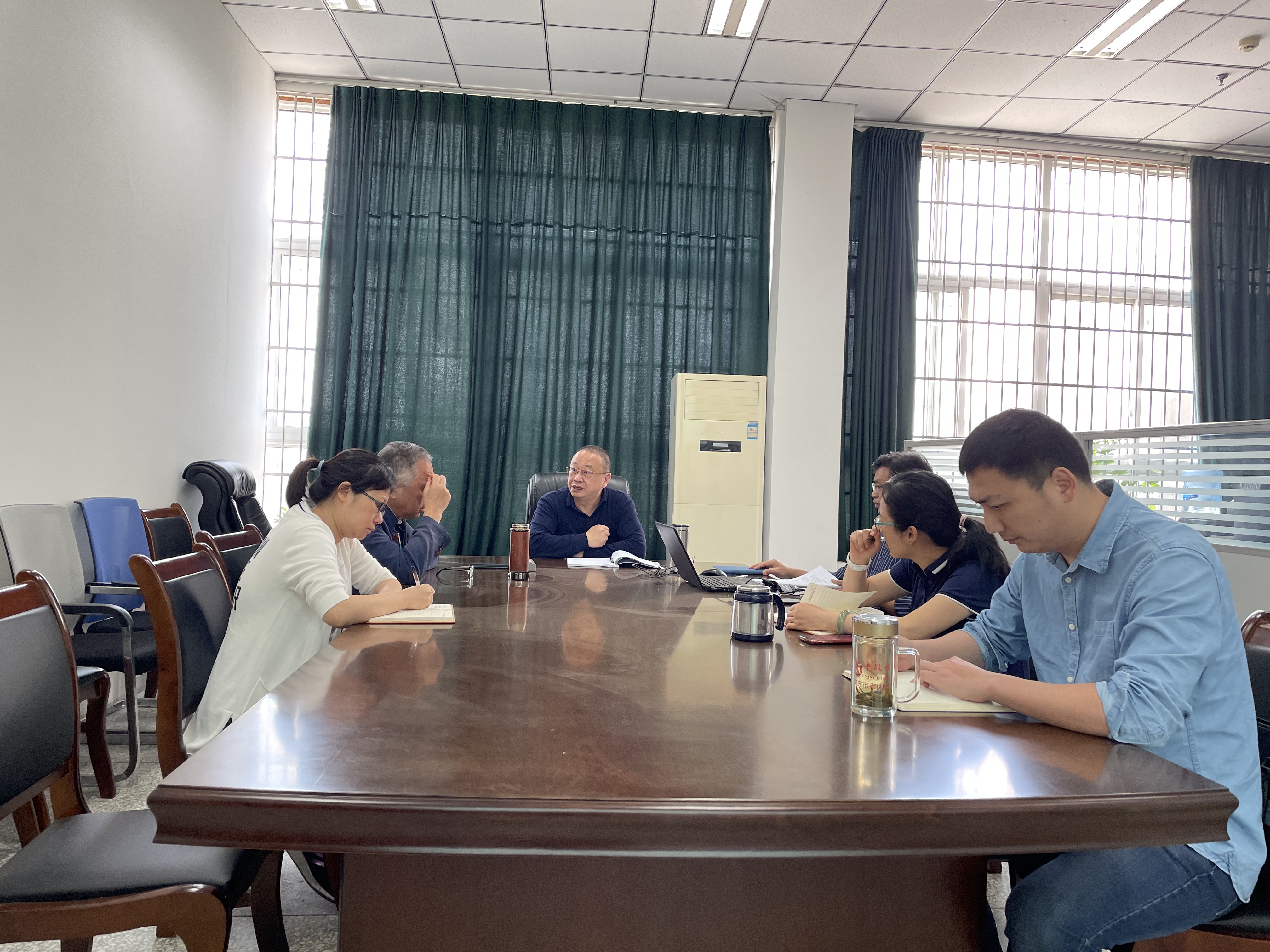 机关党委第十支部召开政治理论学习会