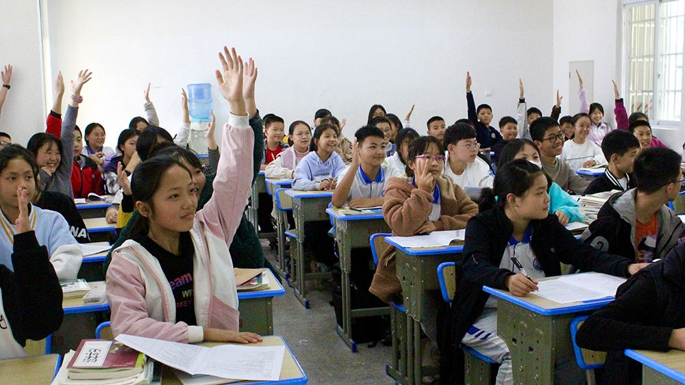 心理健康教育进校园—精神卫生学院直属支部赴南部建兴中学开展活动