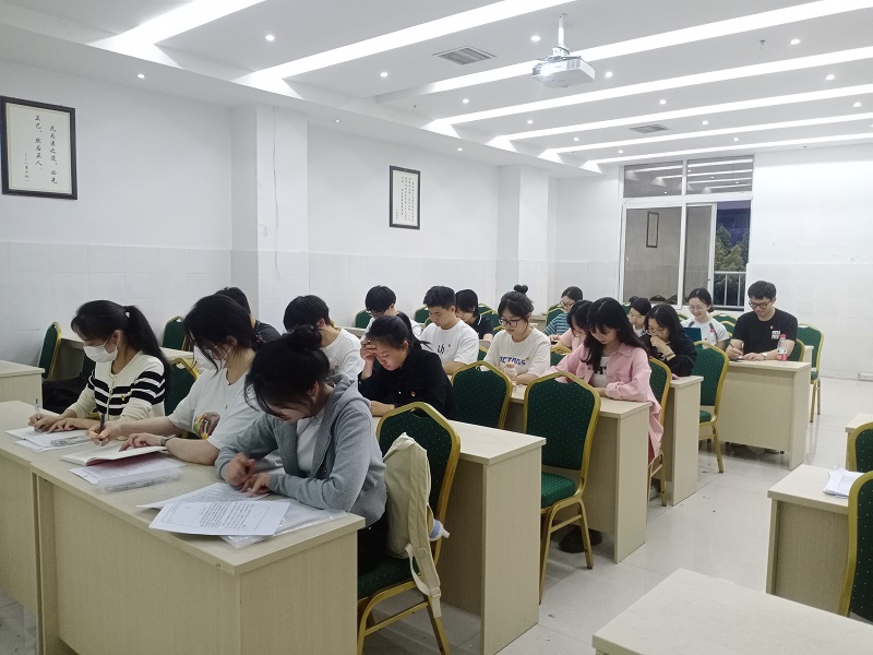 口腔医学院党总支开展党纪学习教育研讨会