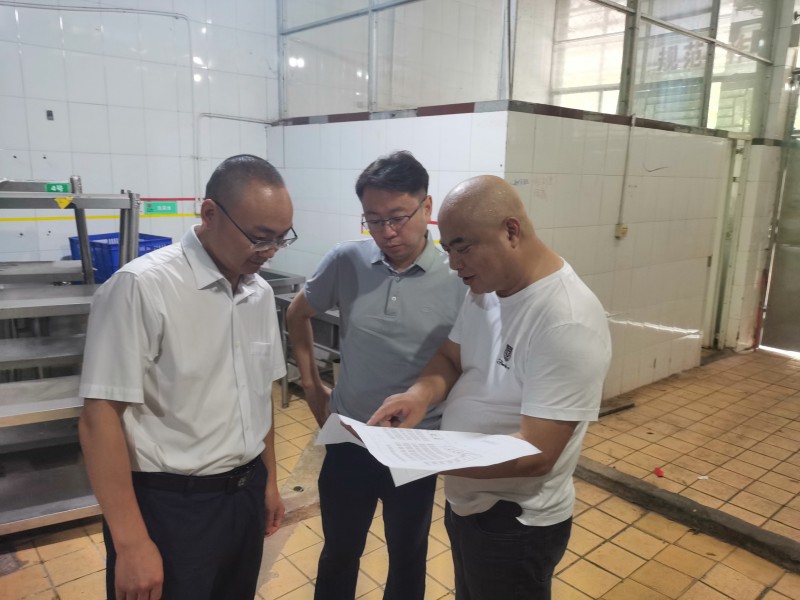 后勤管理处开展食堂安全隐患整改现场复核检查工作