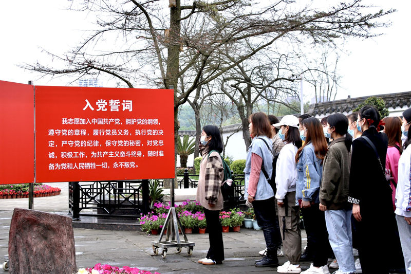 护理学院党总支开展“承往昔红色基因·创今朝峥嵘岁月”