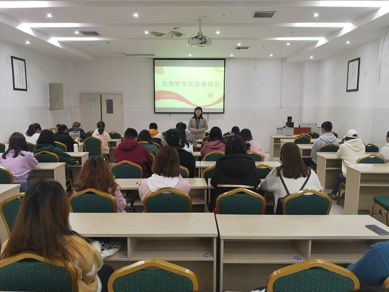 口腔医学系党总支开展优秀学生交流座谈会