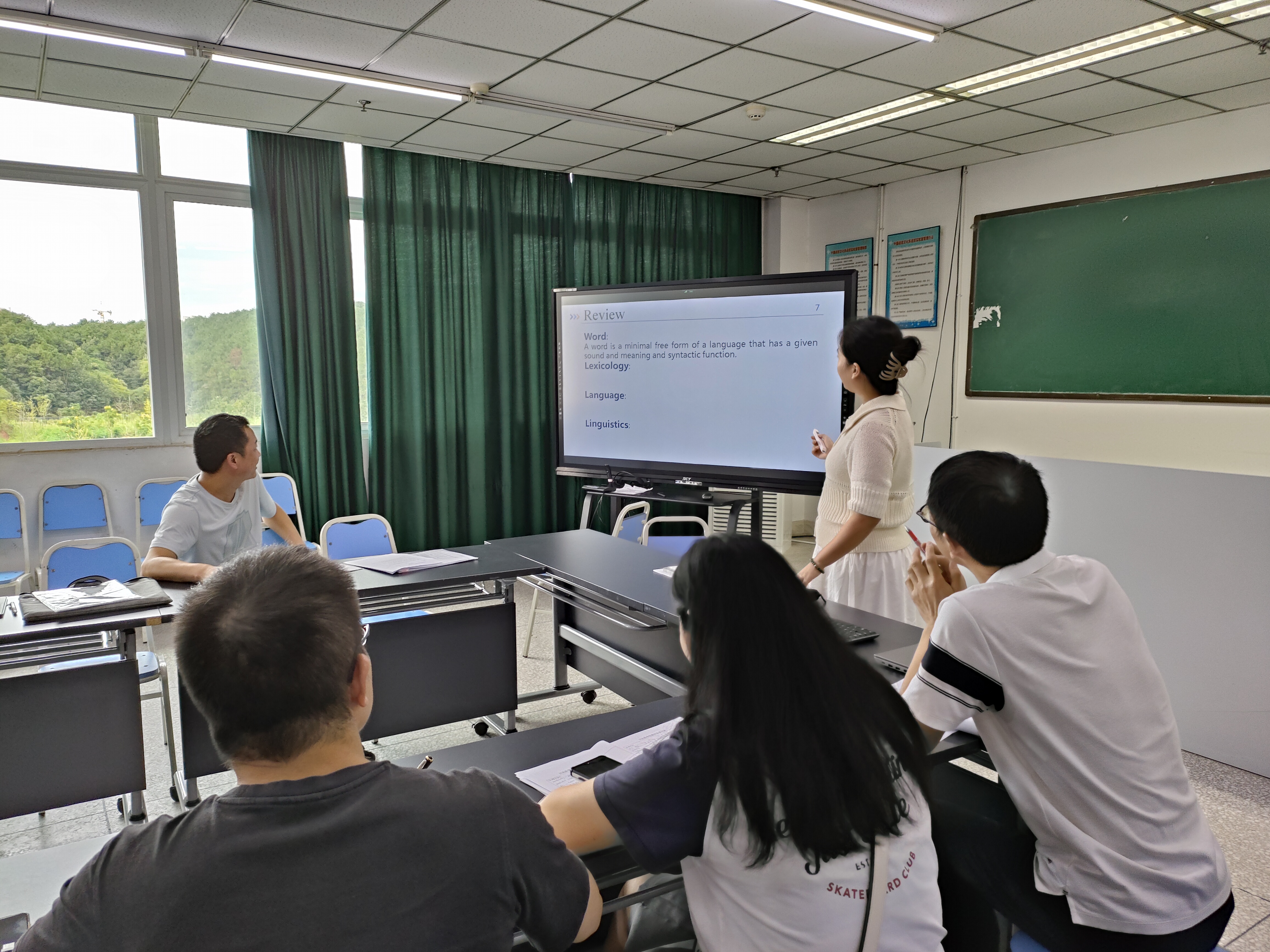 英语专业教研室开展新学期集体备课教研活动