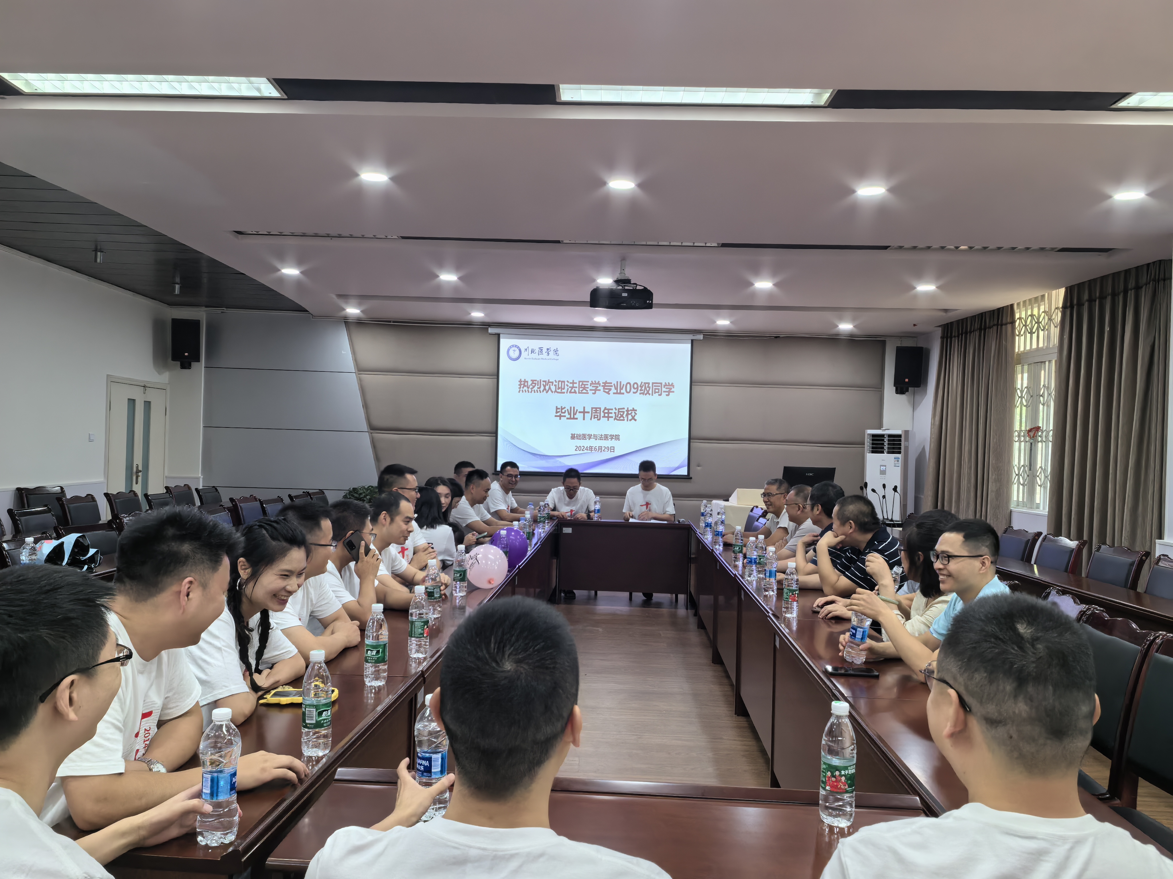 基础医学与法医学院开展2009毕业生返校座谈会