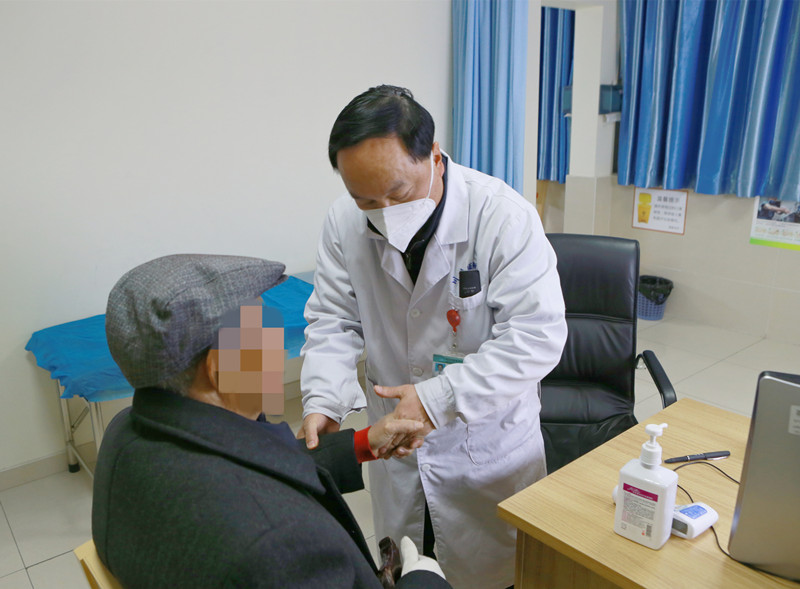 节后就诊高峰，我校附属医院多措并举做好群众就医服务