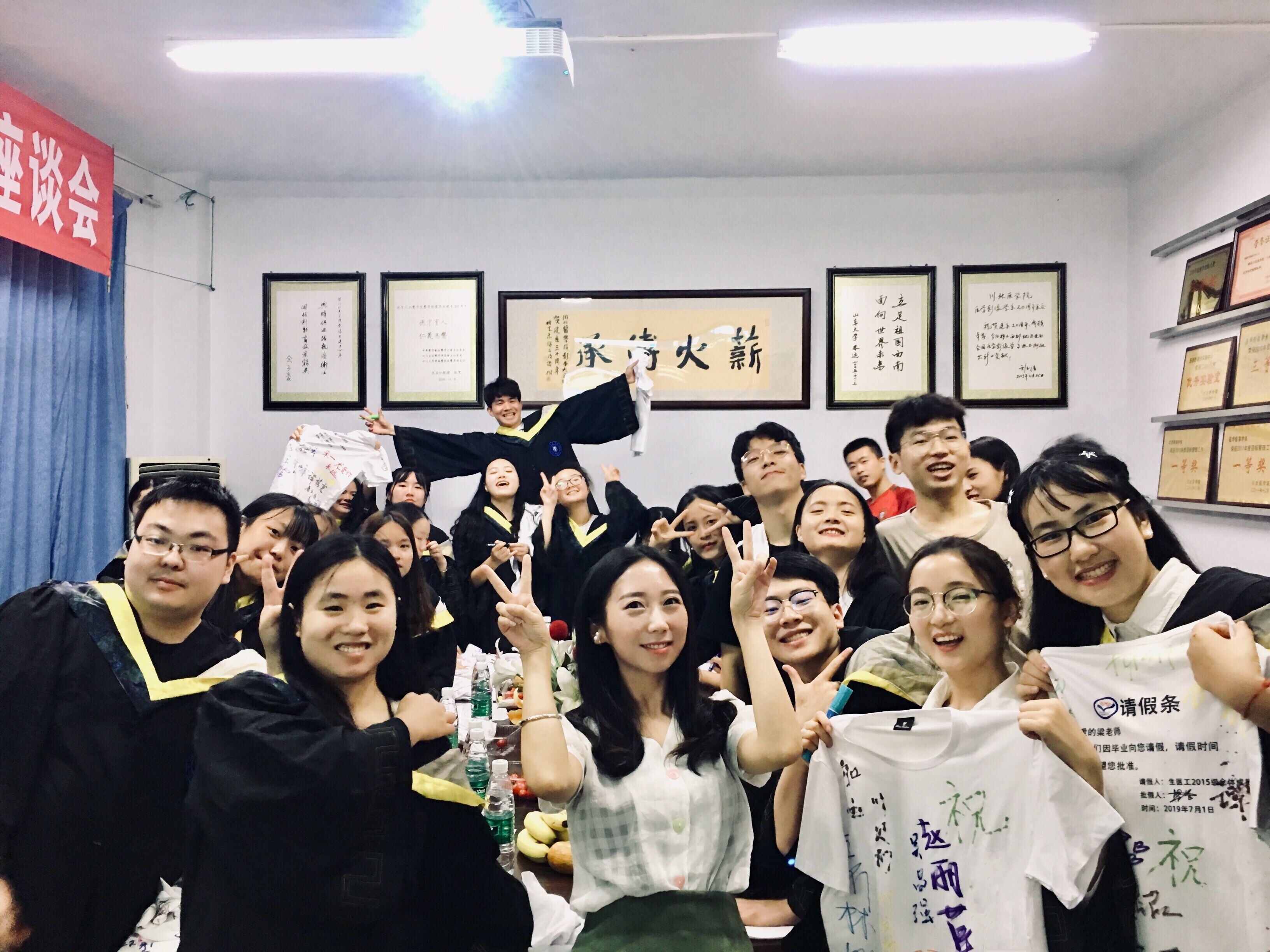 我校辅导员梁洁获四川省“第七届高校辅导员年度人物提名奖”