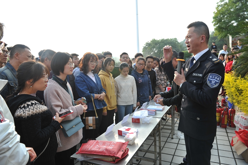 学校组织“119”消防培训为校园安全保驾护航