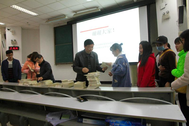 学校工会举办“入工会、维权益、促就业”工会知识进课堂讲座