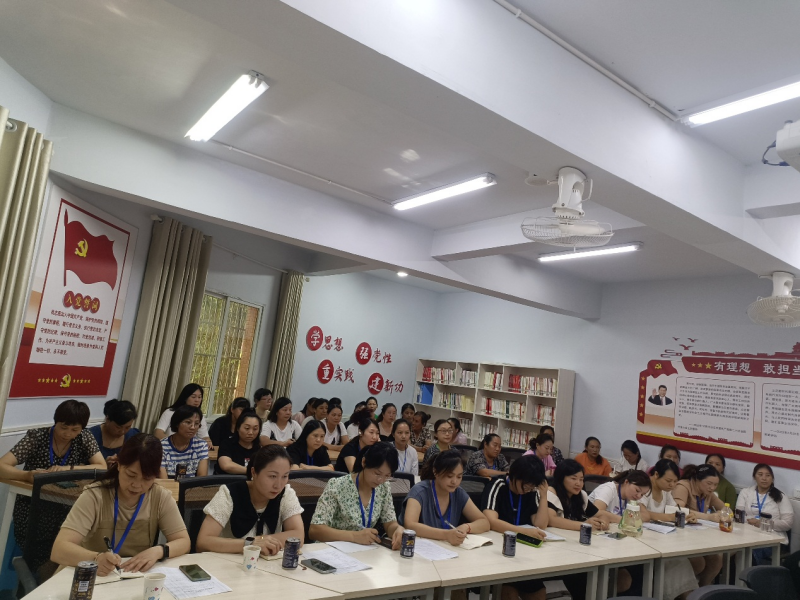 学生公寓管理中心召开假期总结暨新学期工作布置会