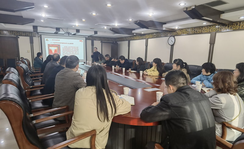 学校领导深入基层讲党课