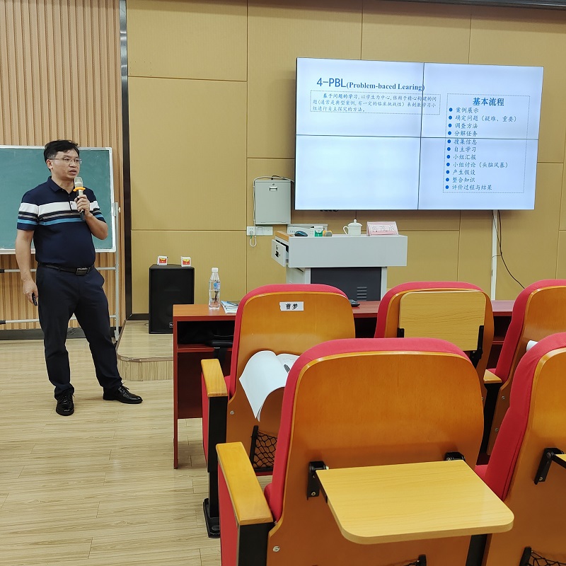 我校专家应邀为四川卫生康复职业学院教师授课