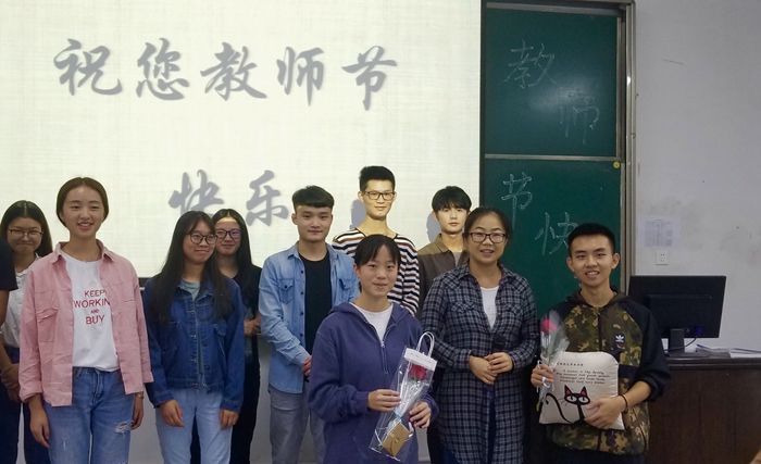 无声润桃李，金秋慰园丁