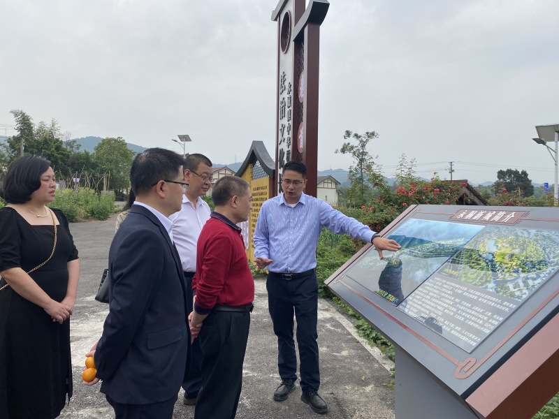 生物医药产业技术研究院、公共卫生学院赴重庆市綦江区疾病预防控制中心交流考察