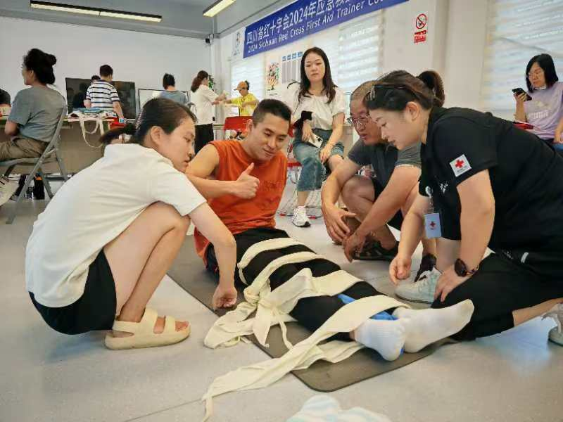 校医院医护参加省应急救护师资培训