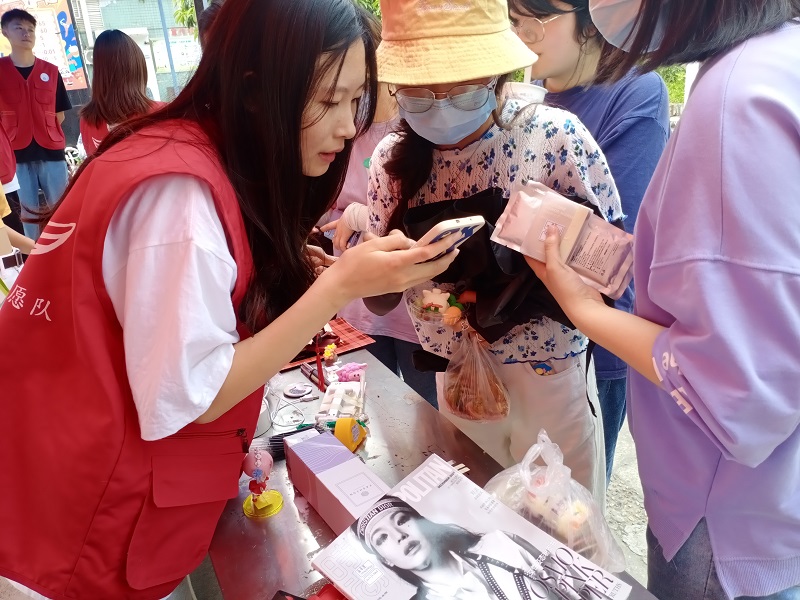 口腔医学系开展世界地球日公益活动