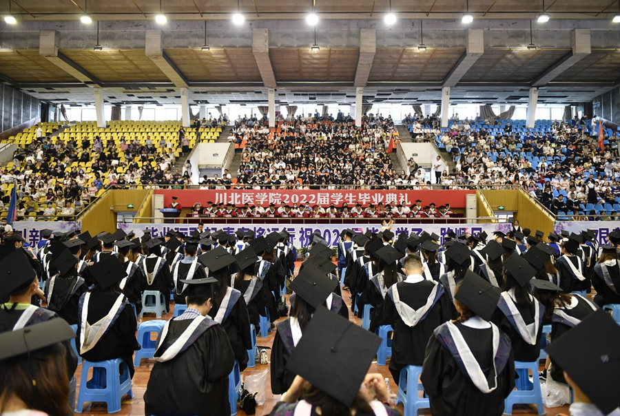 莘莘学子结硕果 殷殷嘱托寄未来:我校举行2022届学生毕业典礼