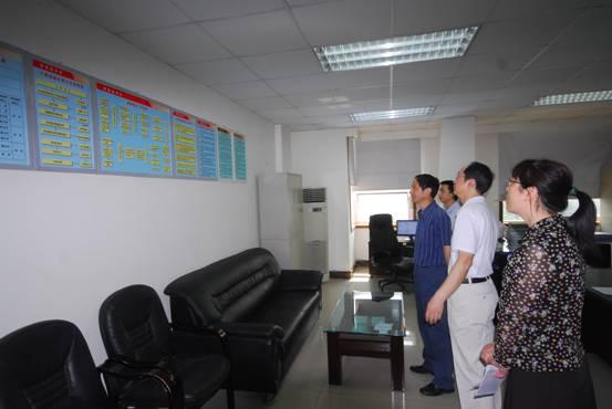 学校检查督促各试点部门廉政风险防范制度建设工作