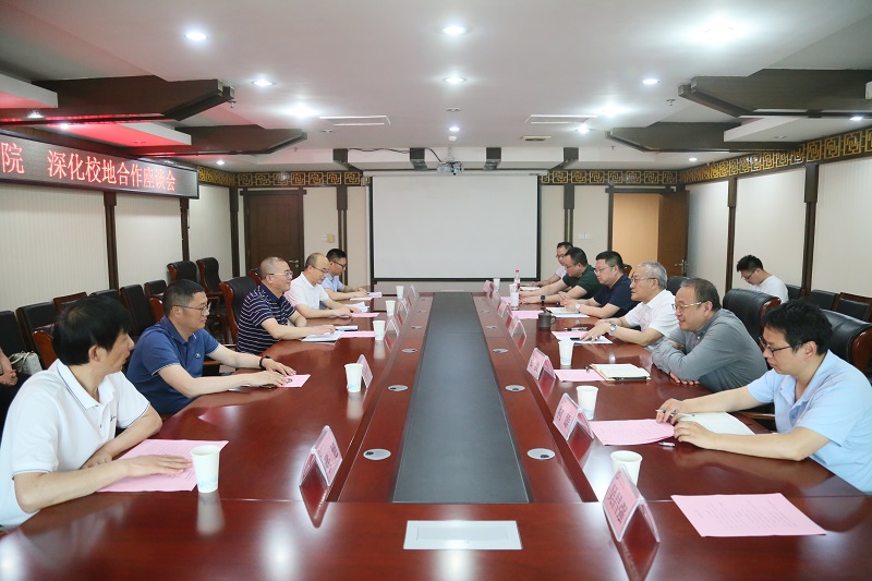 巴中市卫生健康委员会到我校交流