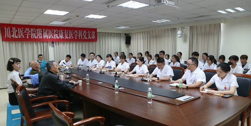 英雄精神入血脉，立足岗位建新功 ——志愿军老战士为附属医院青年医护工作者讲“微党课”