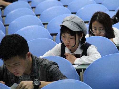 法医学系公务员模拟考试顺利举行