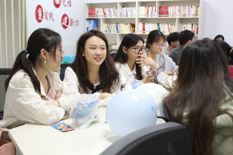 口腔医学院团学干部座谈会暨欢送会圆满落幕